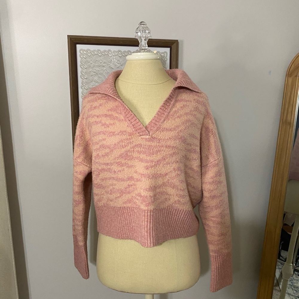 Frnch Paris Rosalie V-Neck Cropped Sweater In Pink Animal Print